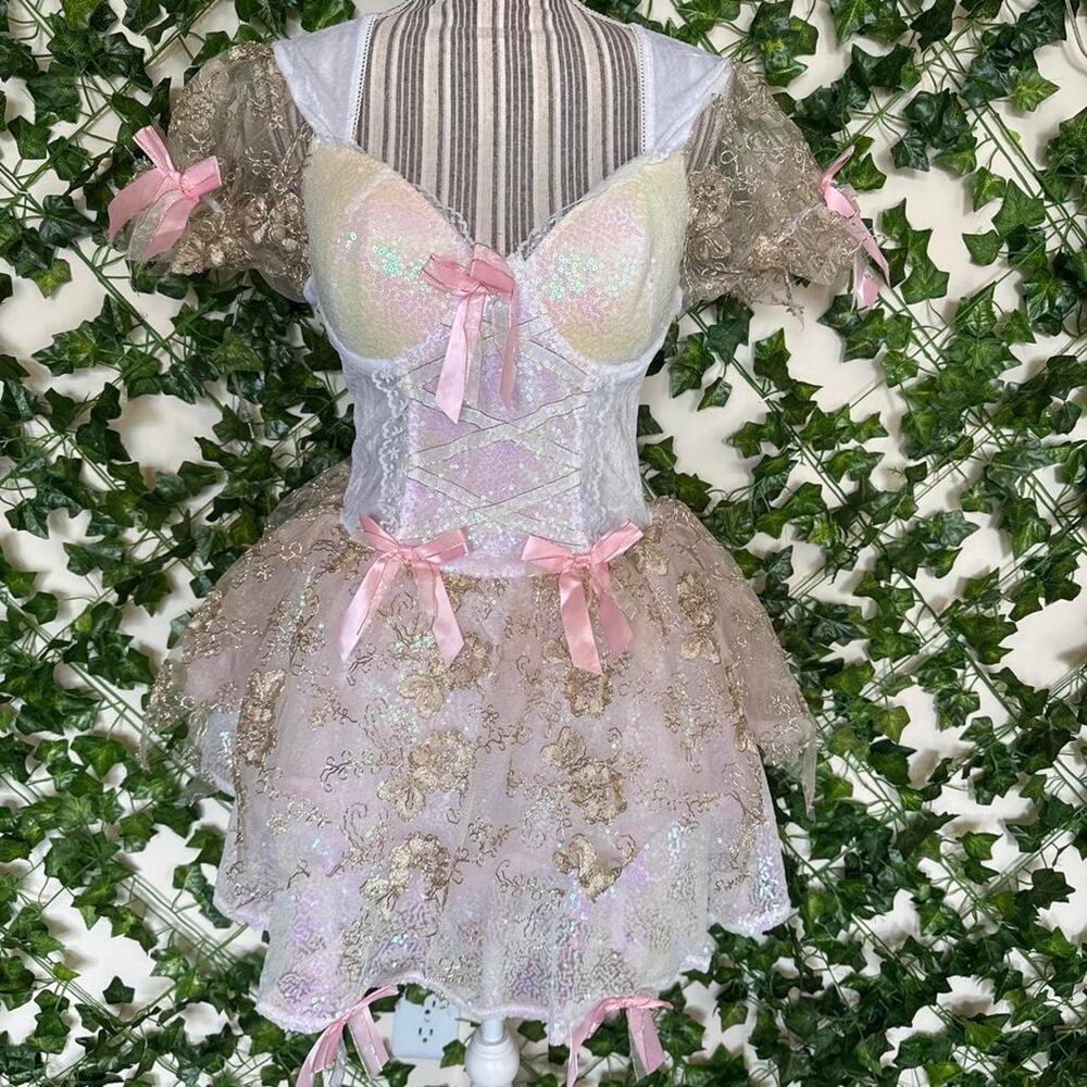 Dolls kill whit magic witch costume